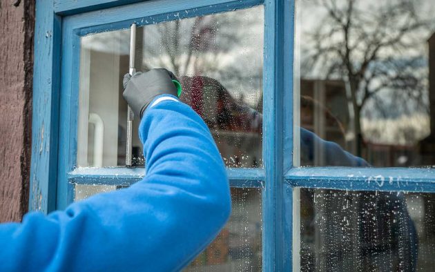 Cleaning window